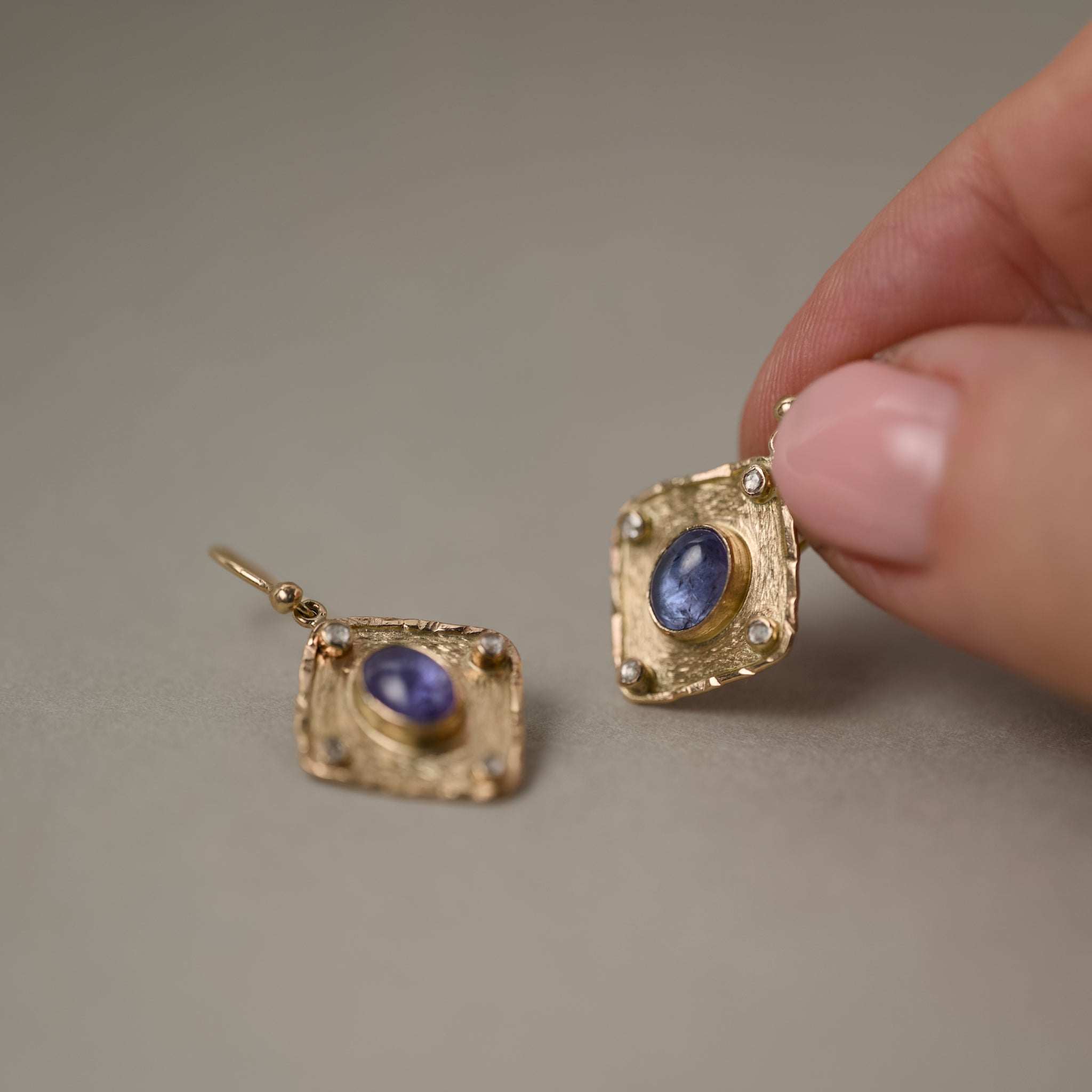 Florin Tanzanite rose cut diamond earrings in gold with violet hues and delicate design