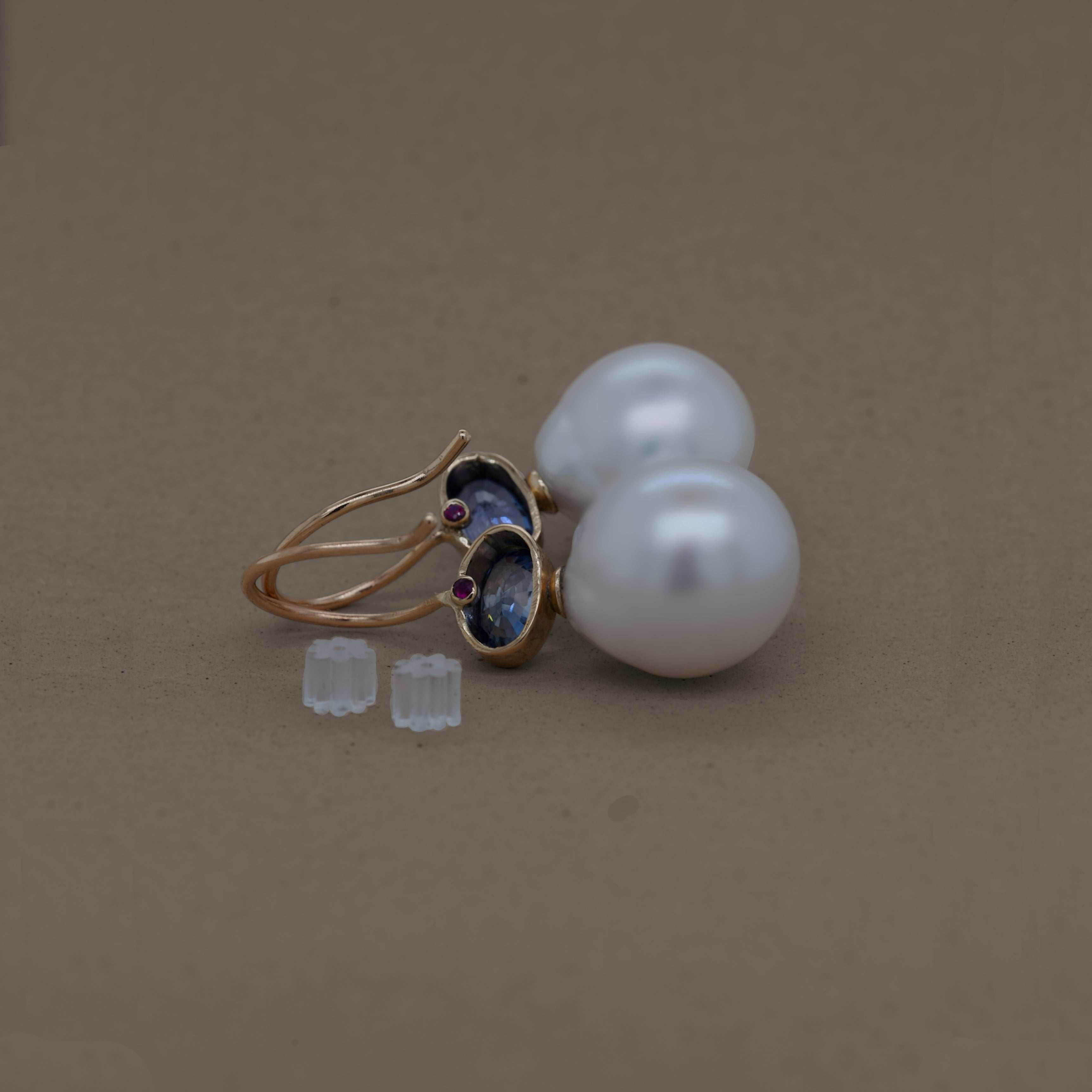 Blue Sapphire Pearl Earrings with Ceylon Sapphire and Pearls in Gold.