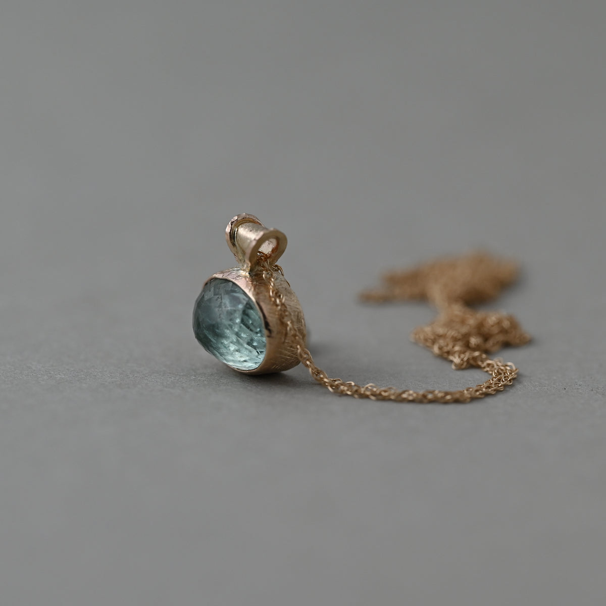 Vermilion Jewellery Uno pendant featuring a vivid aqua-blue Paraíba tourmaline set in 14ct solid gold.