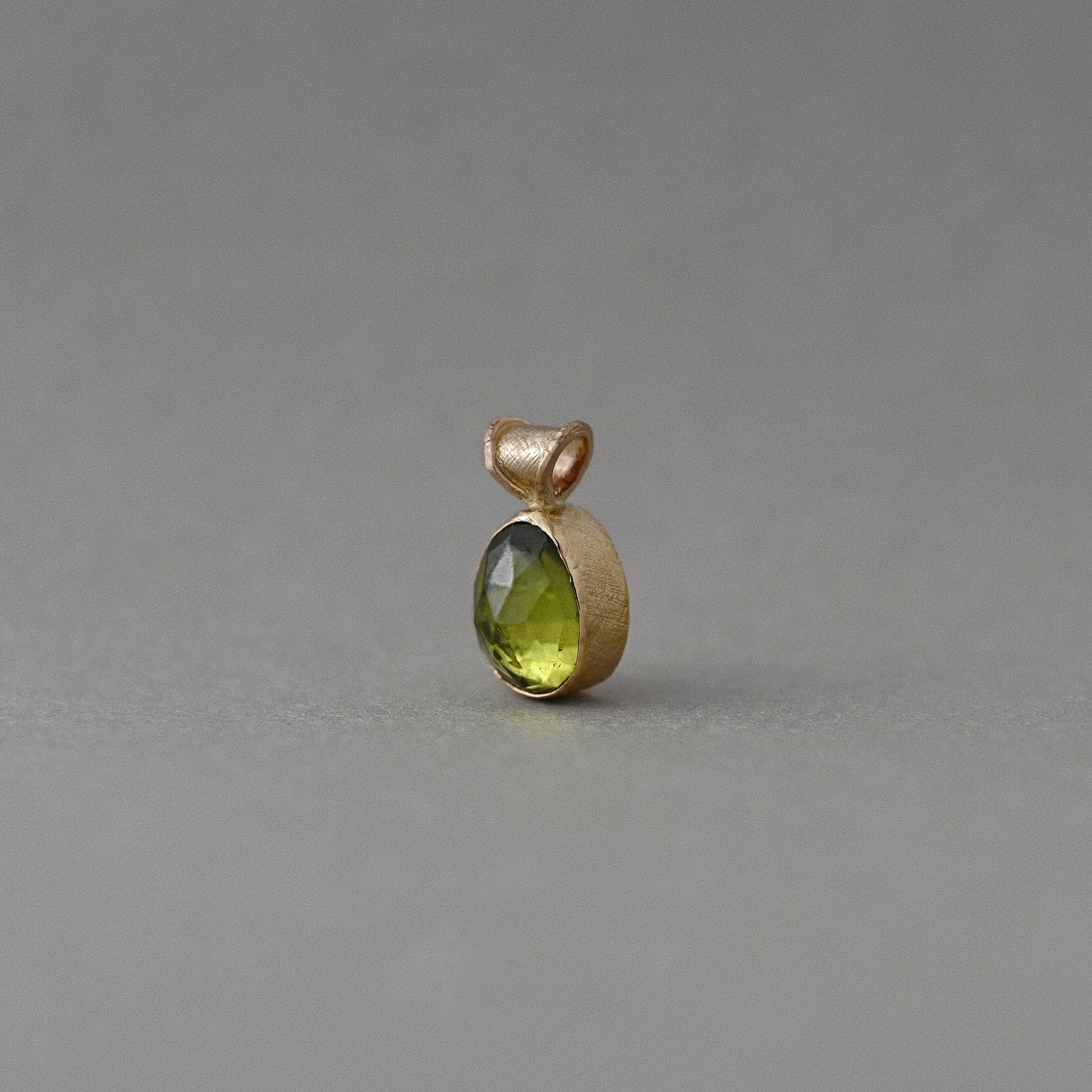 Natural Arizona peridot pendant in 14ct solid gold with faceted pear-shaped gemstone.