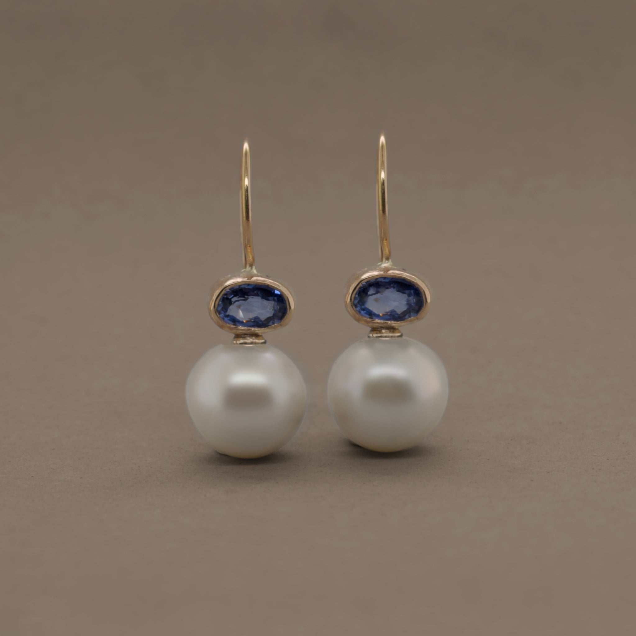 Elegant blue sapphire pearl earrings adorned with Ceylon sapphires and pearls set in gold.