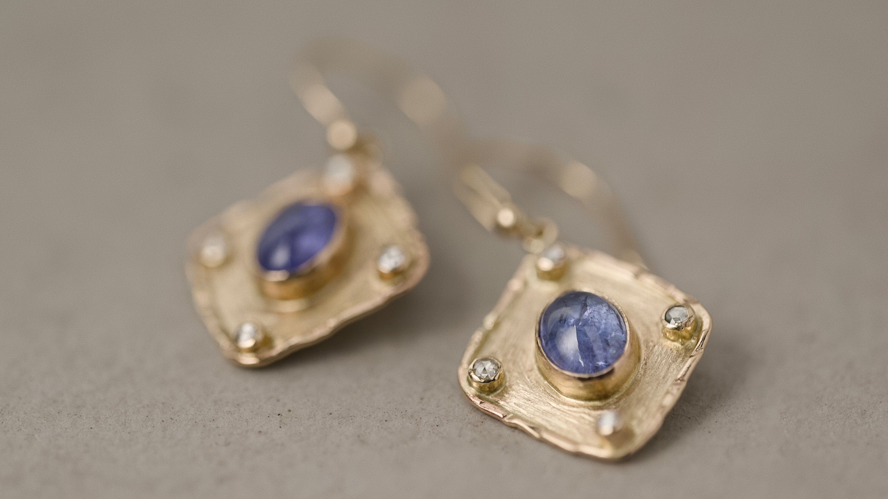 Gold Florin earrings with tanzanite and rose-cut diamonds