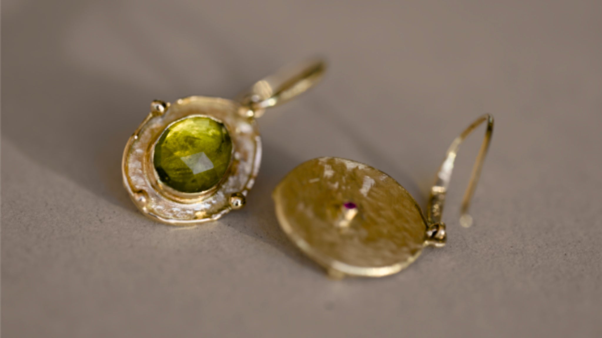 Peridot birthstone august jewellery