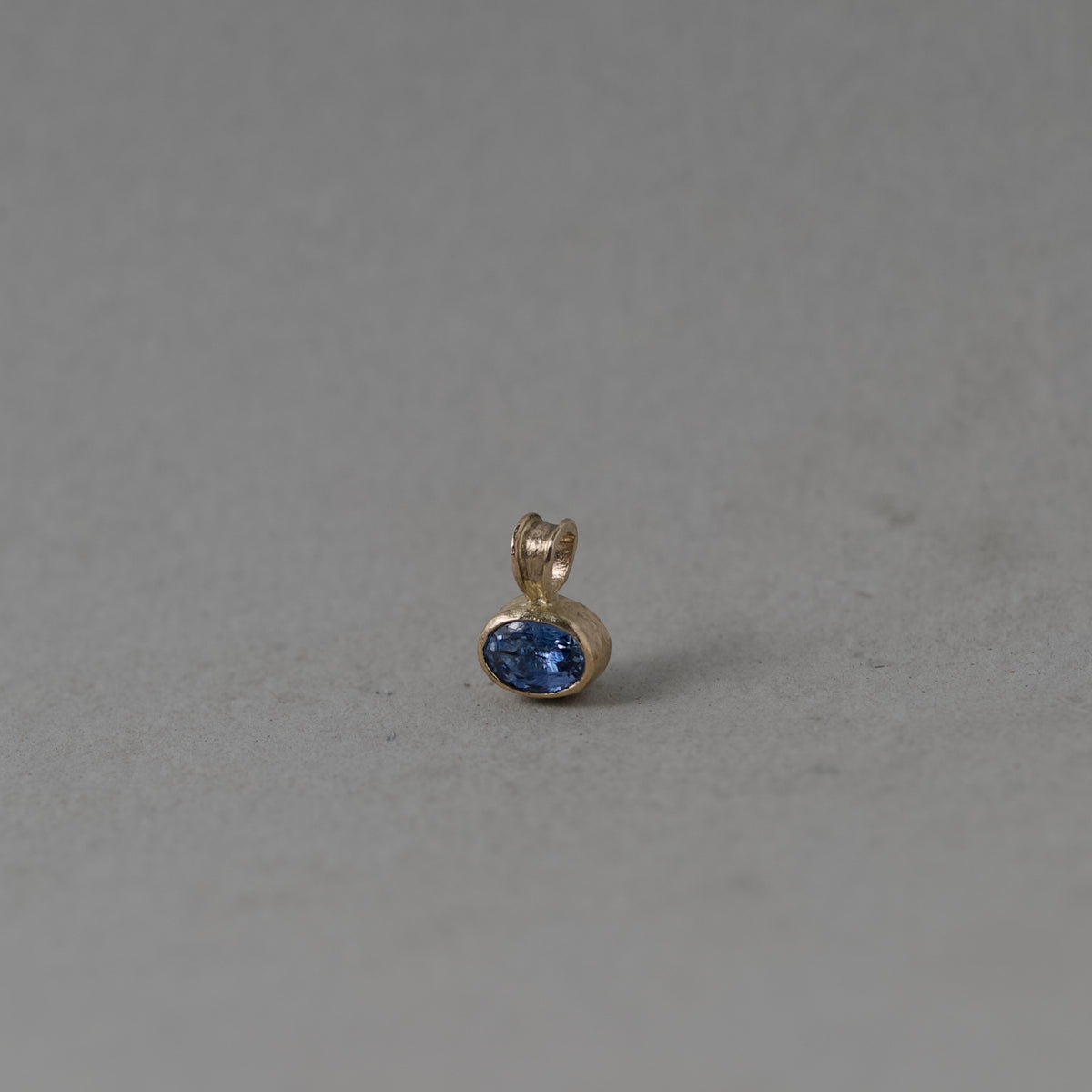 ceylon blue pendant in solid 14ct gold.