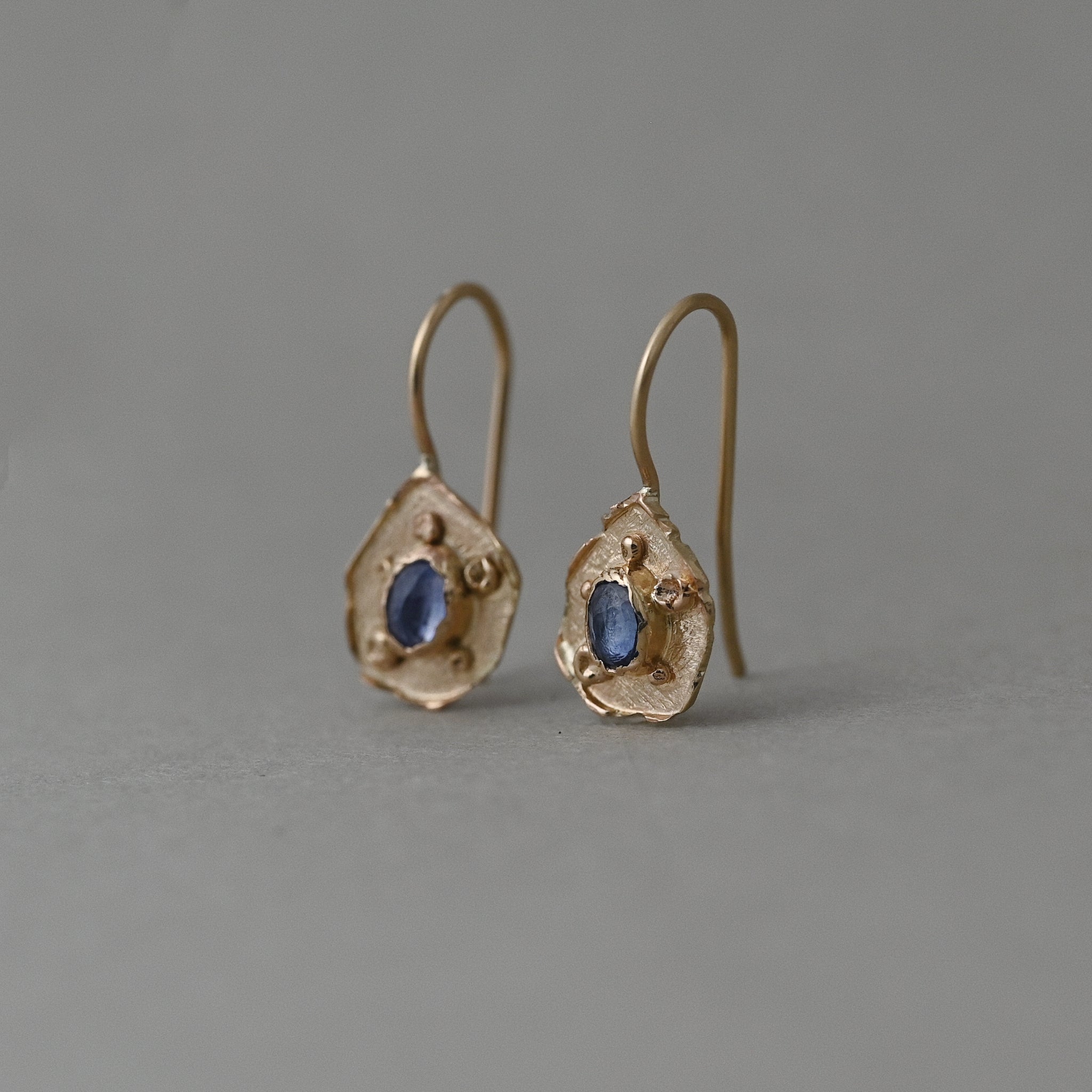 Florin ceylon blue sapphire earrings in 14ct gold 