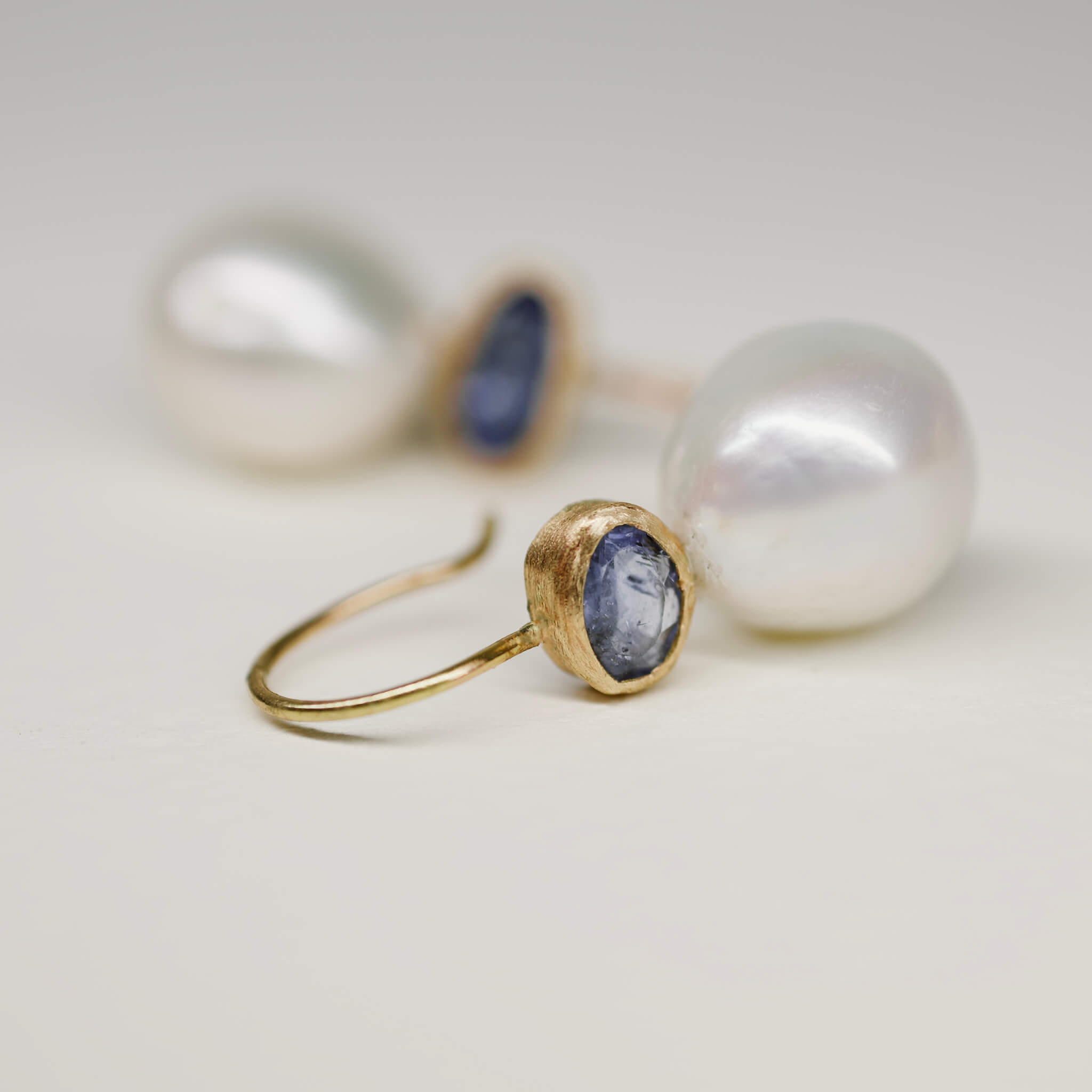 blue_sapphire_pearl_earrings_1