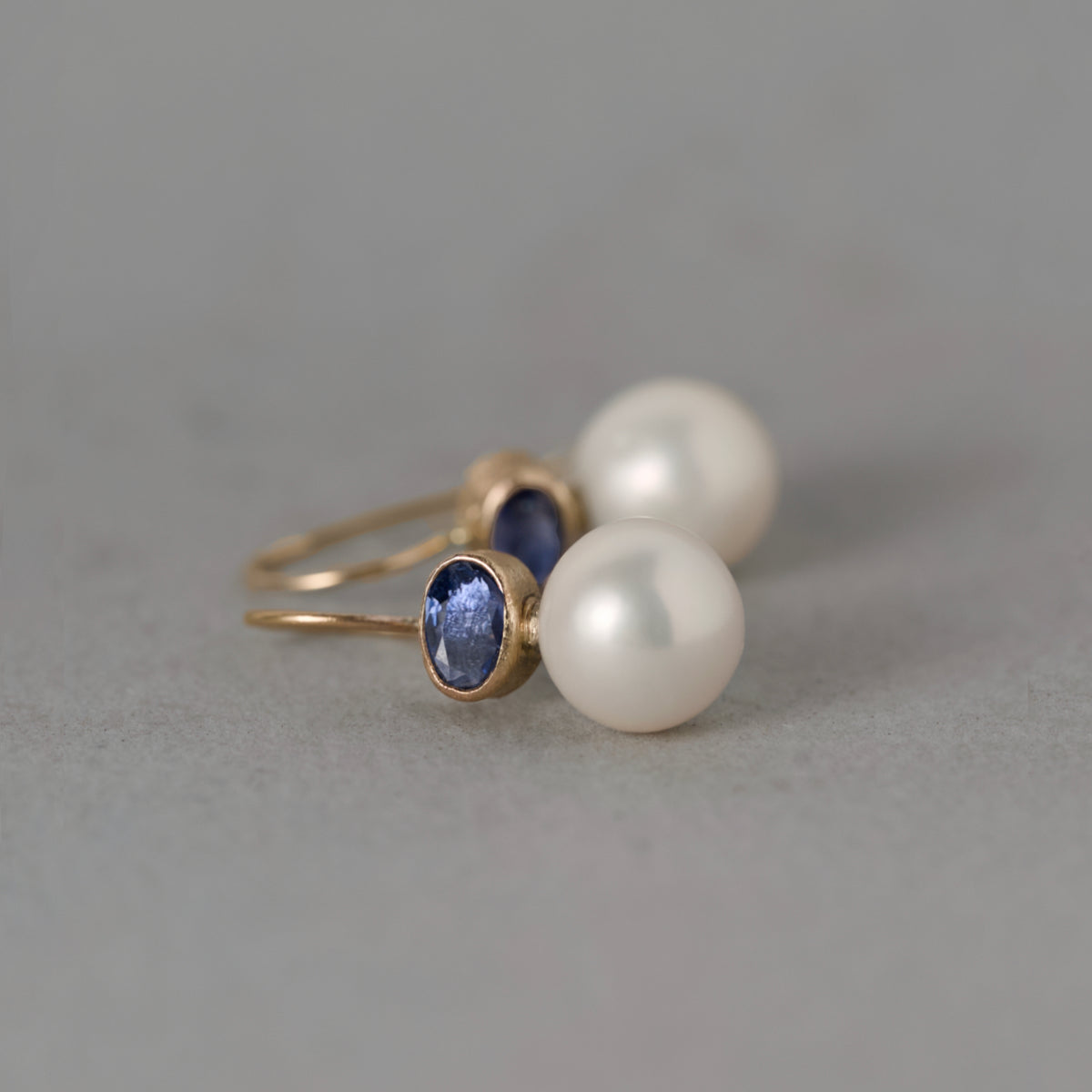 Ceylon blue sapphire pearl earrings with 14k gold setting and Edison cream pearls.