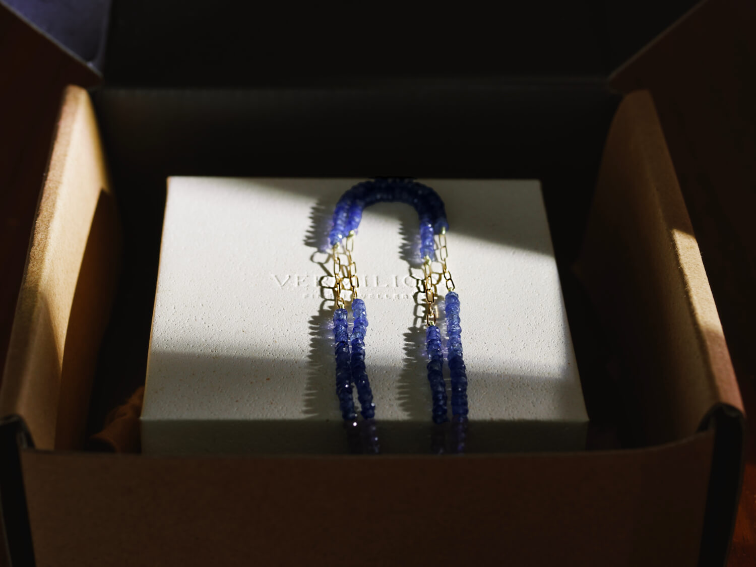 filo blue sapphire packaging