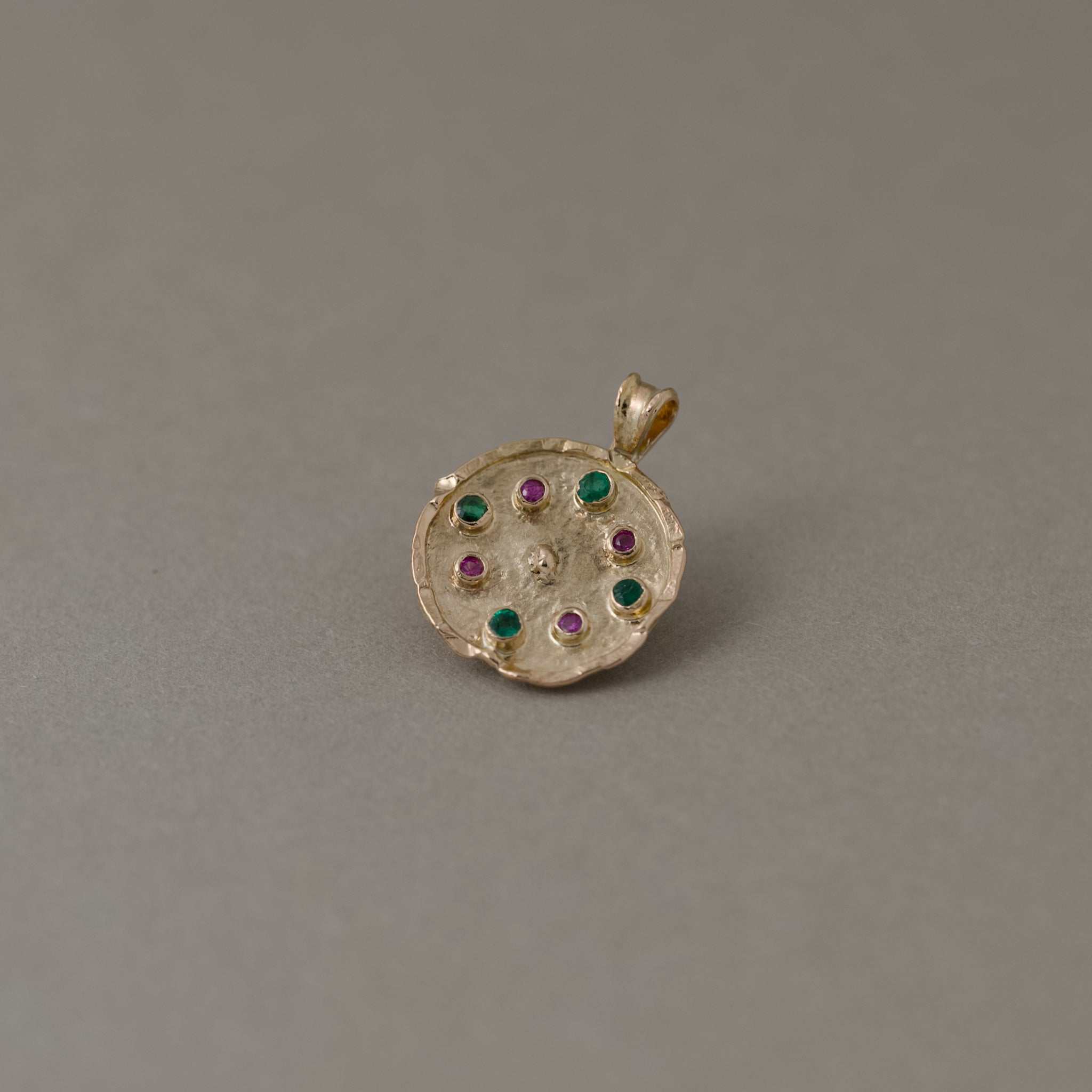 Florin pendant with emeralds, sapphires, set in 14ct gold 