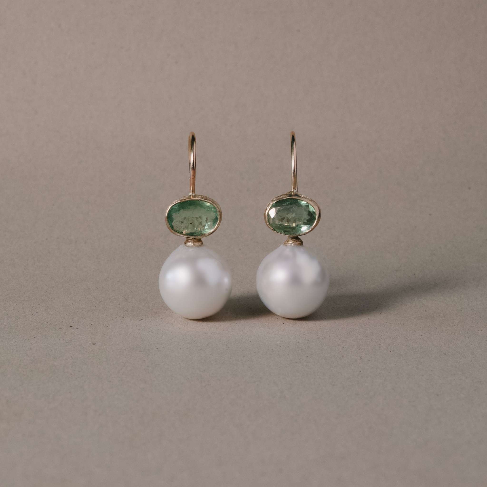 Paraíba Tourmaline Pearl Earrings in 14ct gold featuring green tourmaline and freshwater pearls.