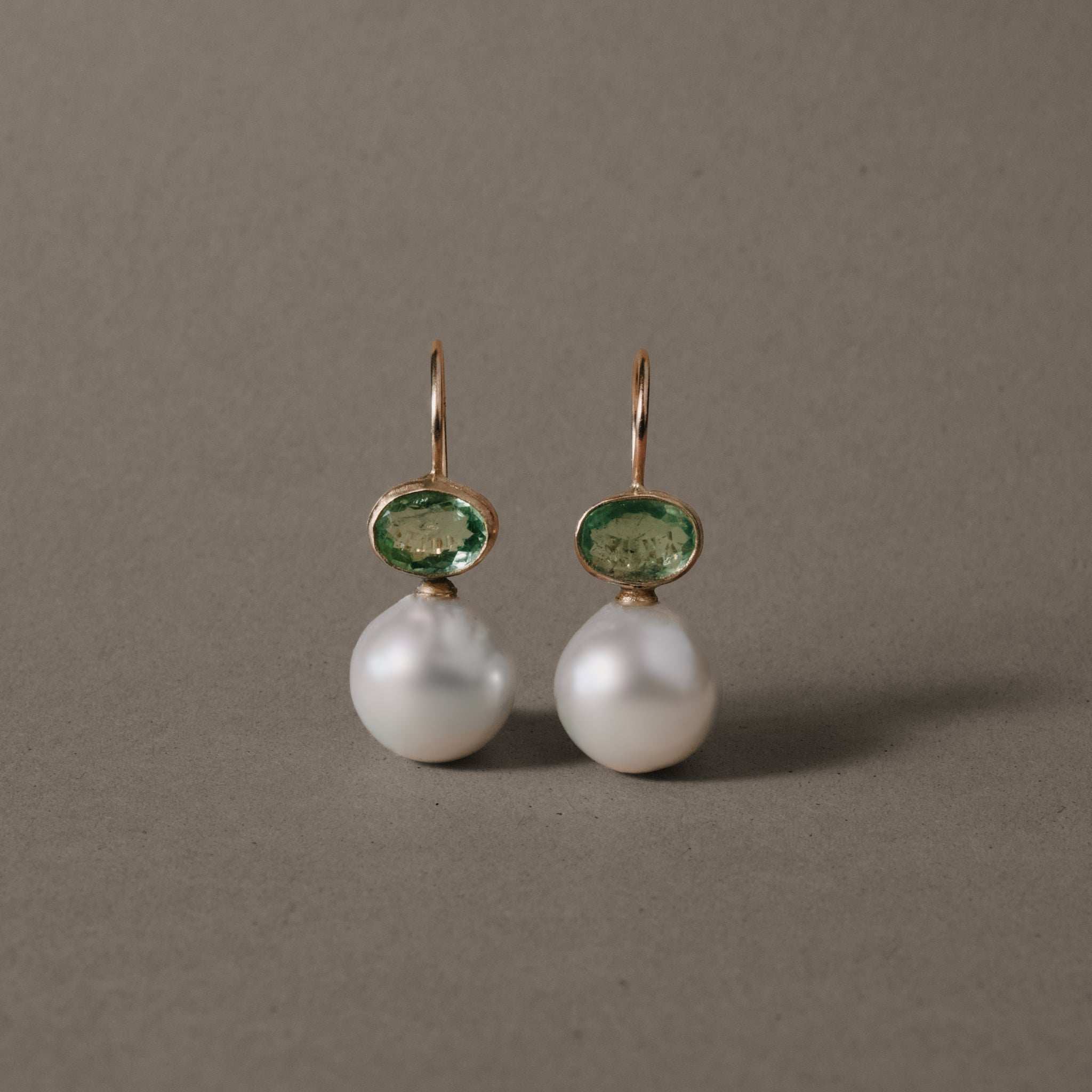 Paraíba Tourmaline Pearl Earrings in 14ct gold with freshwater pearls.