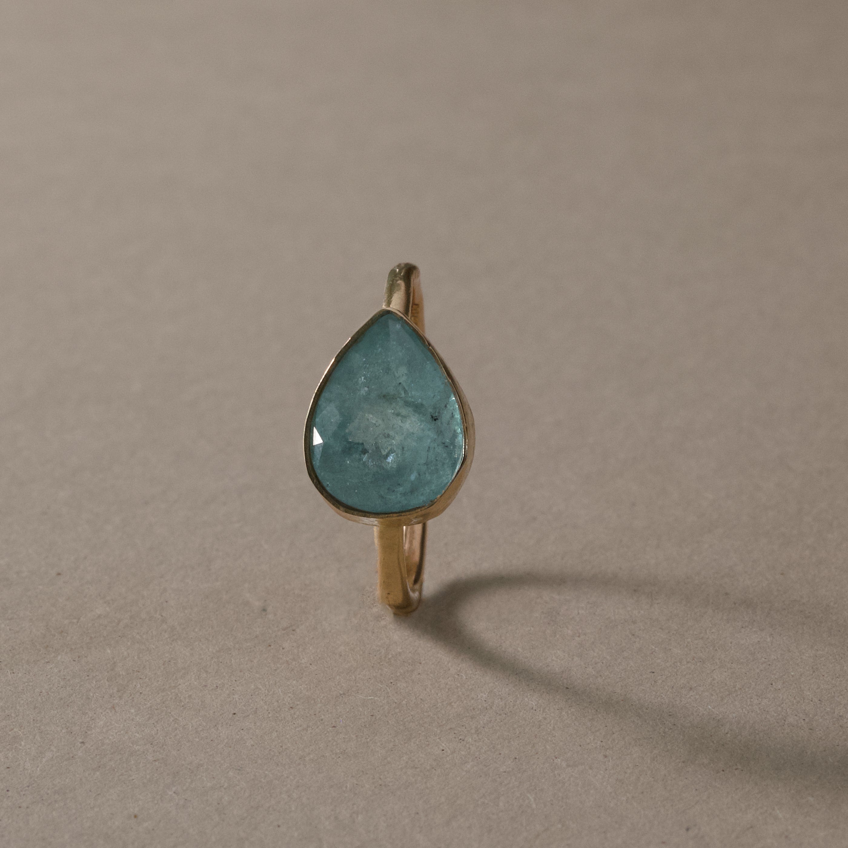 pero blue Paraiba ring upright