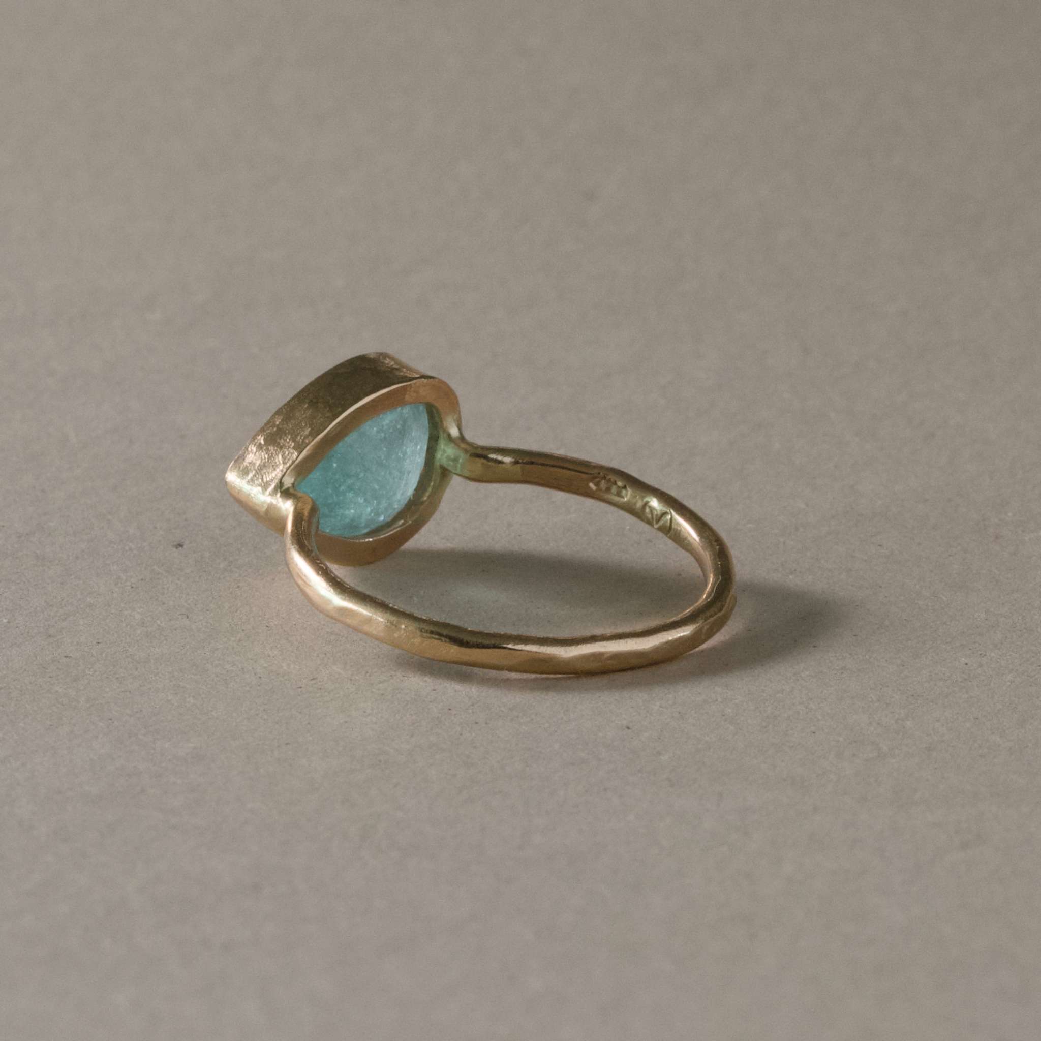 Handcrafted Blue Paraíba Tourmaline Ring with Hammered Gold Band