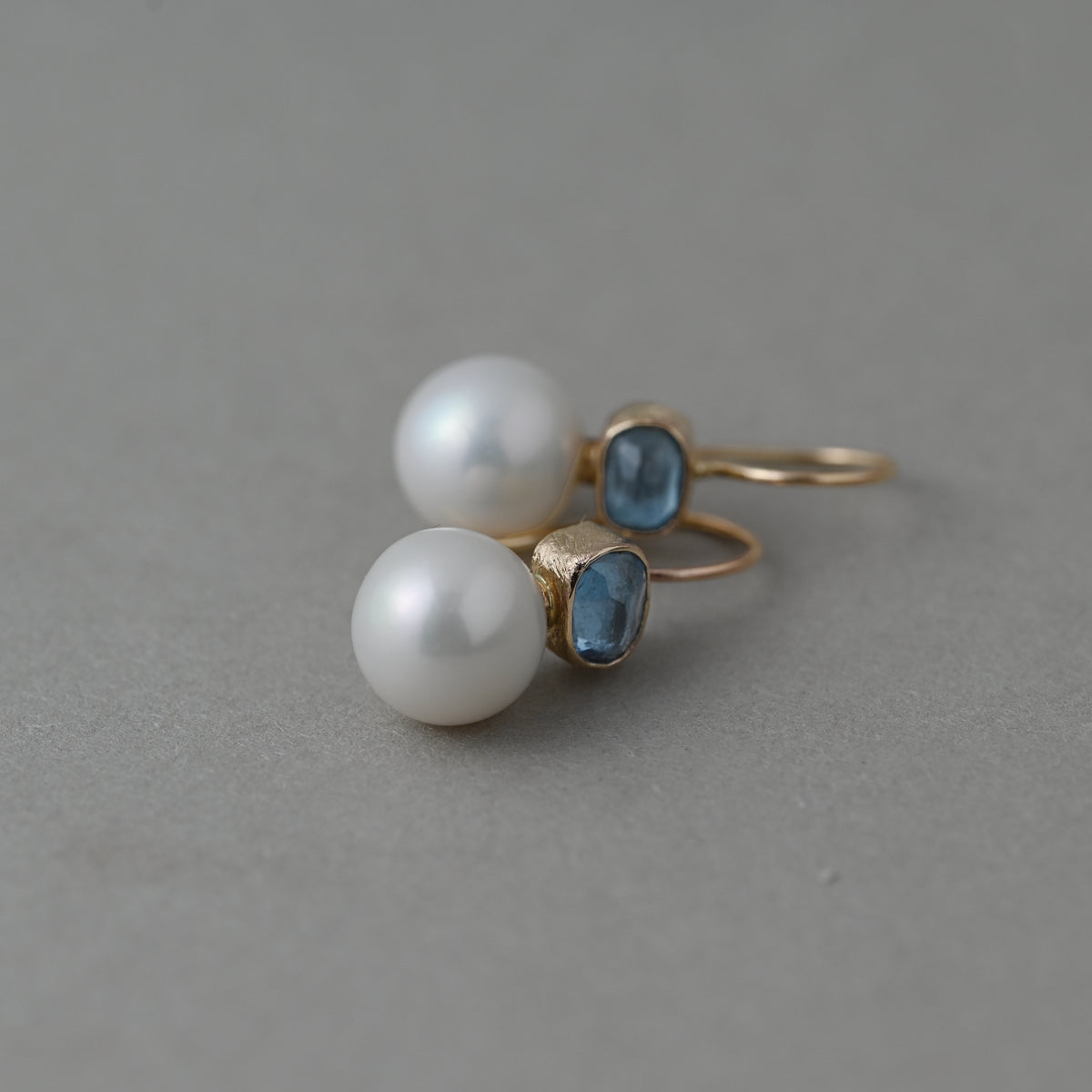 Santa Maria Aquamarine and Edison freshwater pearl earrings in solid 14ct gold 