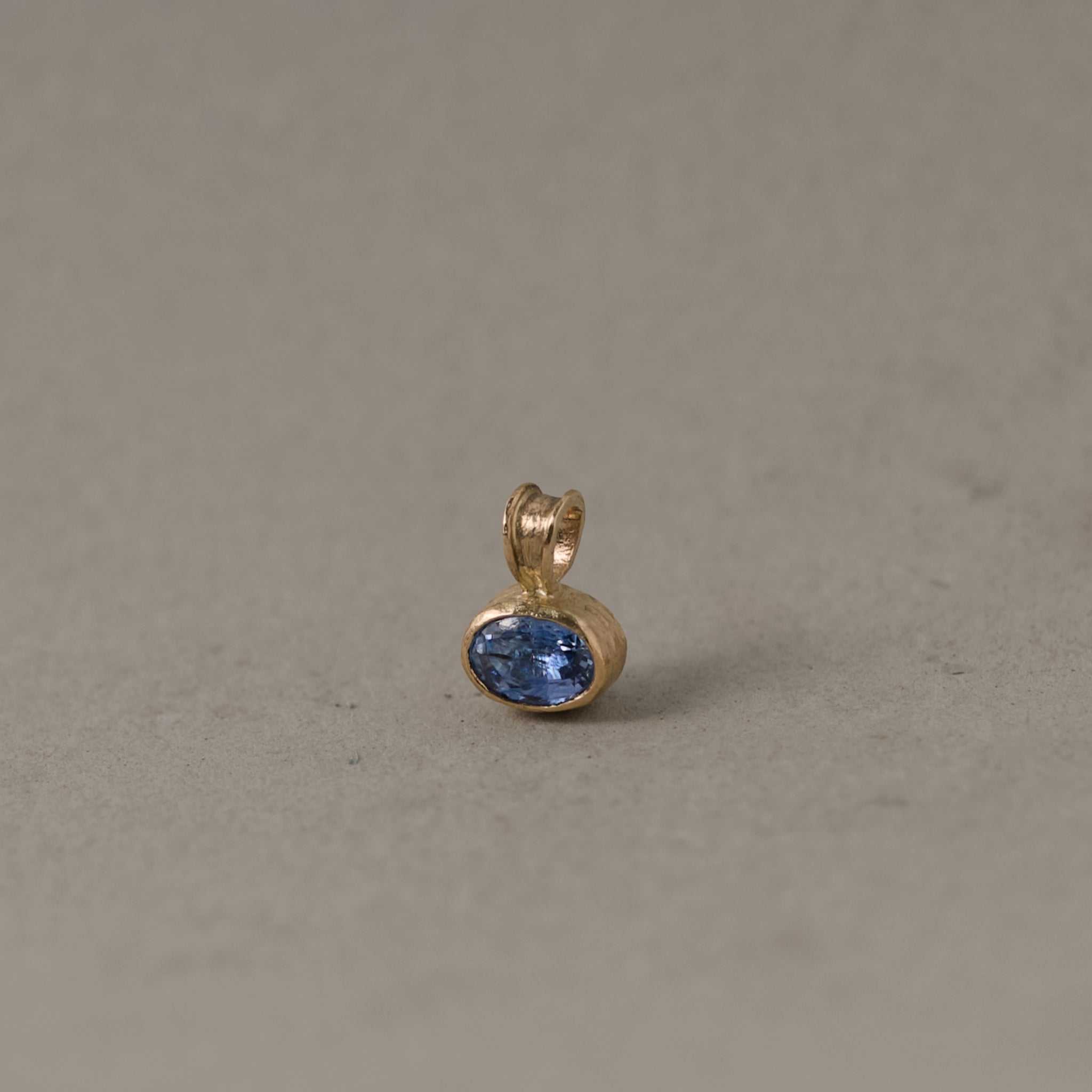 uno ceylon blue sapphire pendant 14ct gold necklace