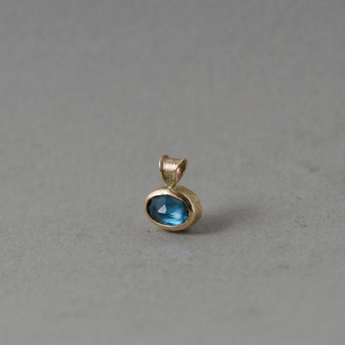 Uno London blue topaz pendant in solid 14ct gold 