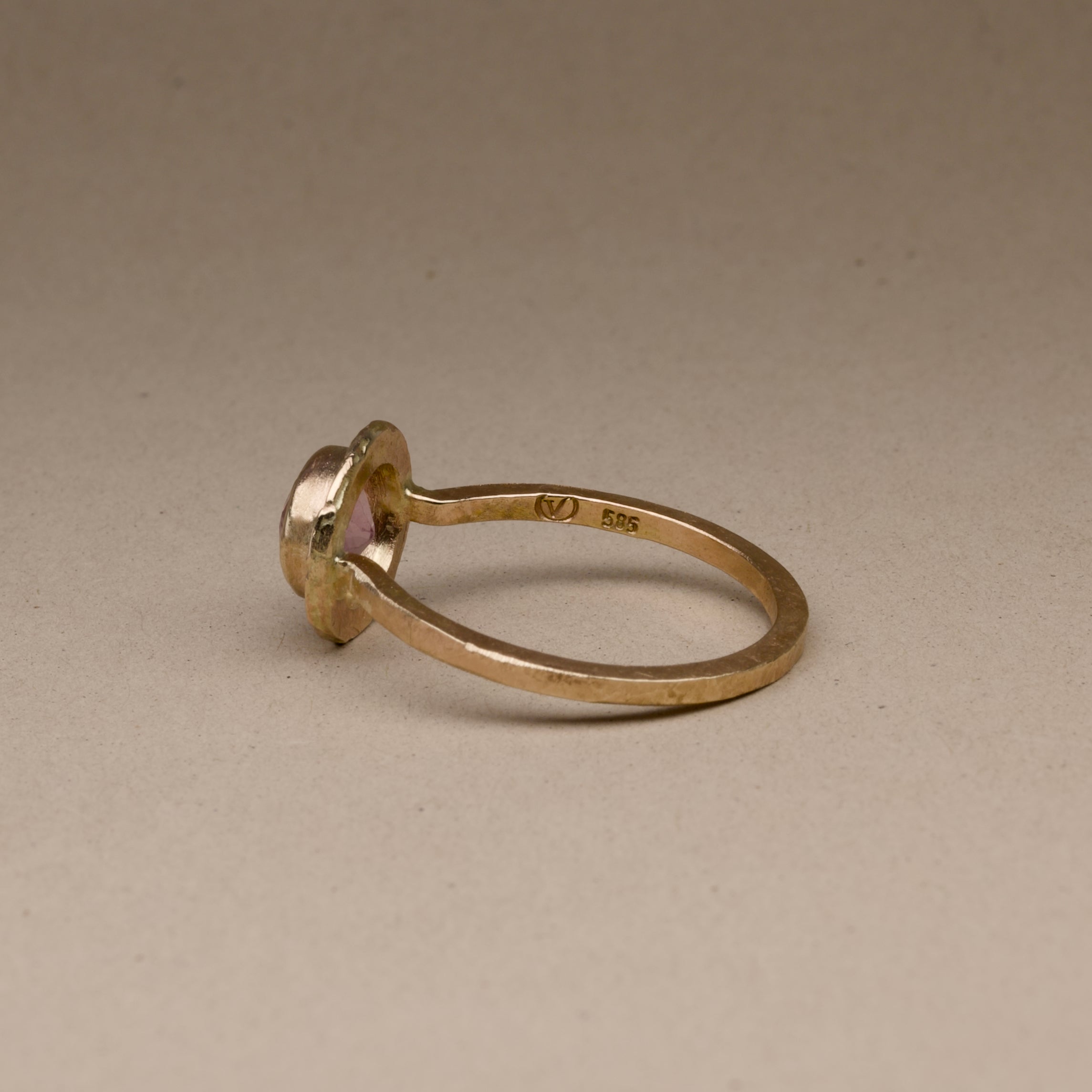 uno spinel ring side 